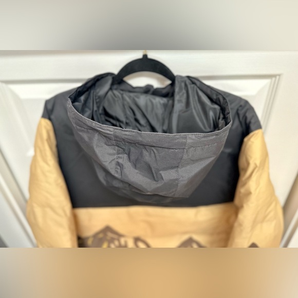 Vans Mountain jacket- this did not fit me when it arrived, still has tags - Picture 5 of 15